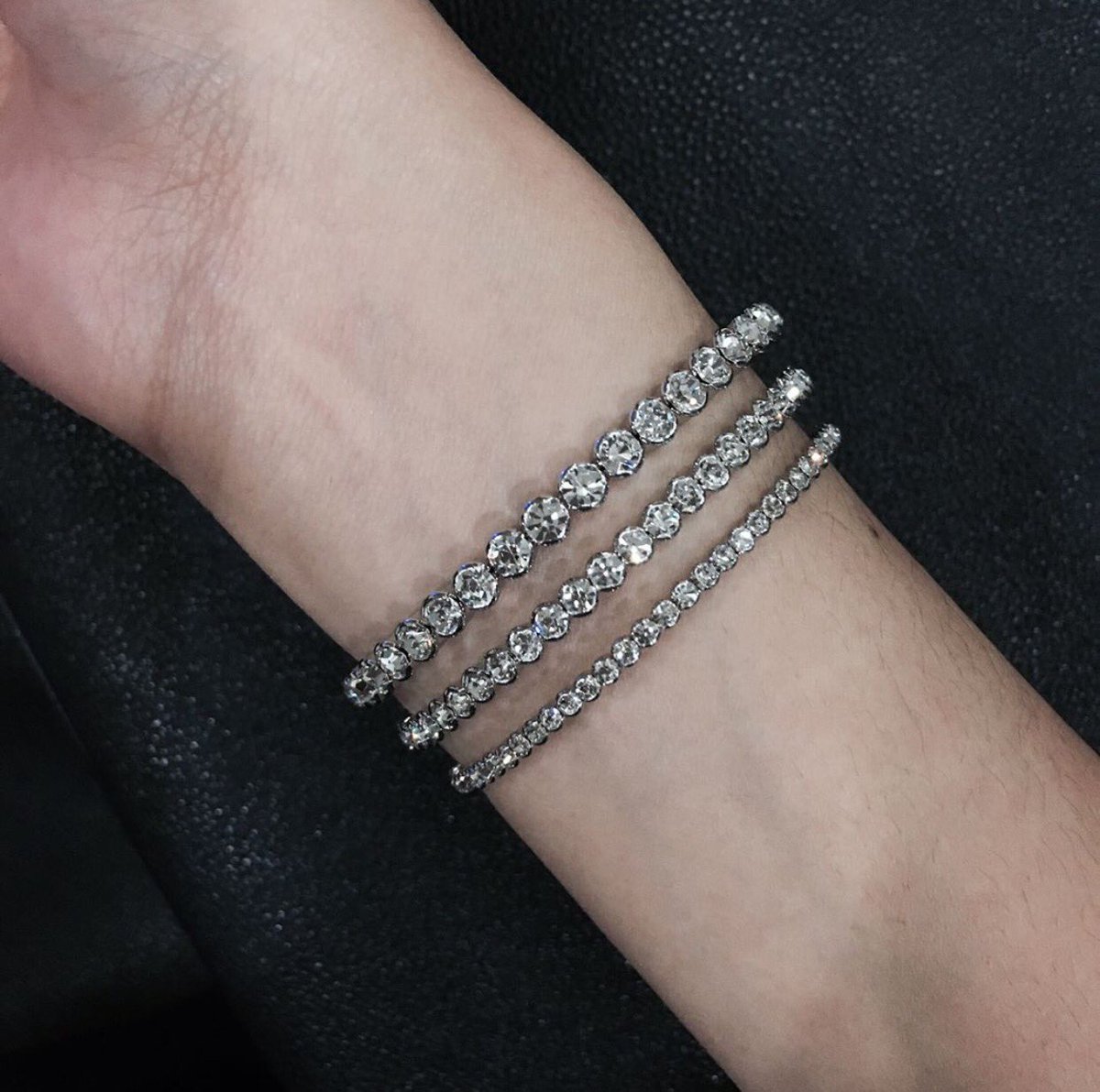 prelittlethings's tweet photo. Crystal Bracelet💎☄️💓
มีทั้งแบบคริสตัลเม็ดเล็กใหญ่ งานระเอียด สวยมาก สามารถบ��บปรับตามไซส์ข้อมือได้ มีแบบละ1ชิ้นเท่านั้นน้าา💍🎆💛😘 https://t.co/bQxjFszX5g