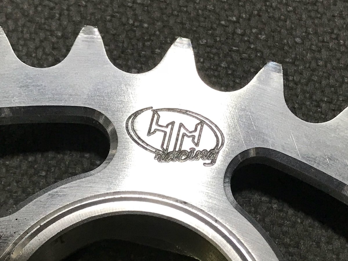 Porta corona Racing para Panigale 1299. Hermosa y muy practica para cambiar relaciones de transmisión!