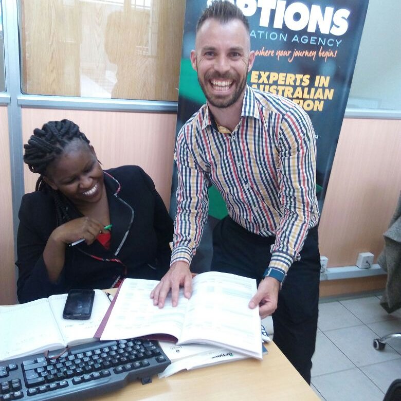 OptionsEdAgency's tweet image. This is us waiting for you to come inquire about Australian education..and yes we do this with a smile on our face😄😀