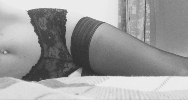 1RareAngel's tweet photo. Morning ❤️ #haveyoumissedme #stockings #AngelsKnicks #kbgirl @CamGirlsUK @MancEscortBible @KnickerBeauties @a_milfs_legs @TheBadGirlClub2 https://t.co/z0ZVeJRJBz