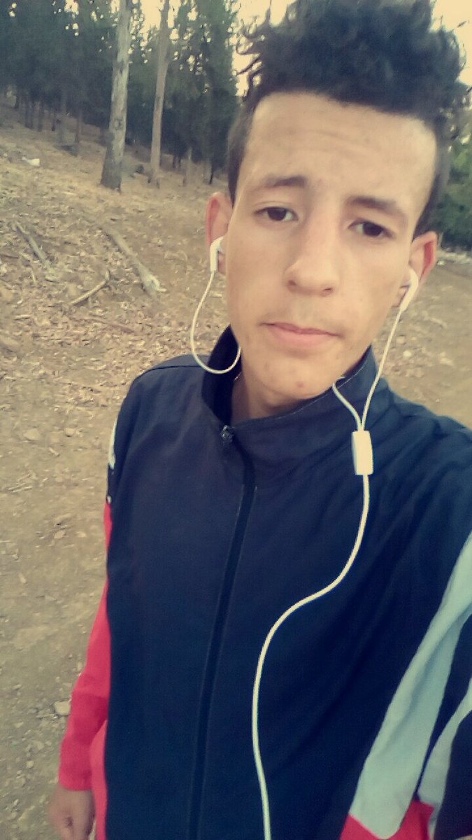 Droopy17's tweet image. Droopy raining in forest