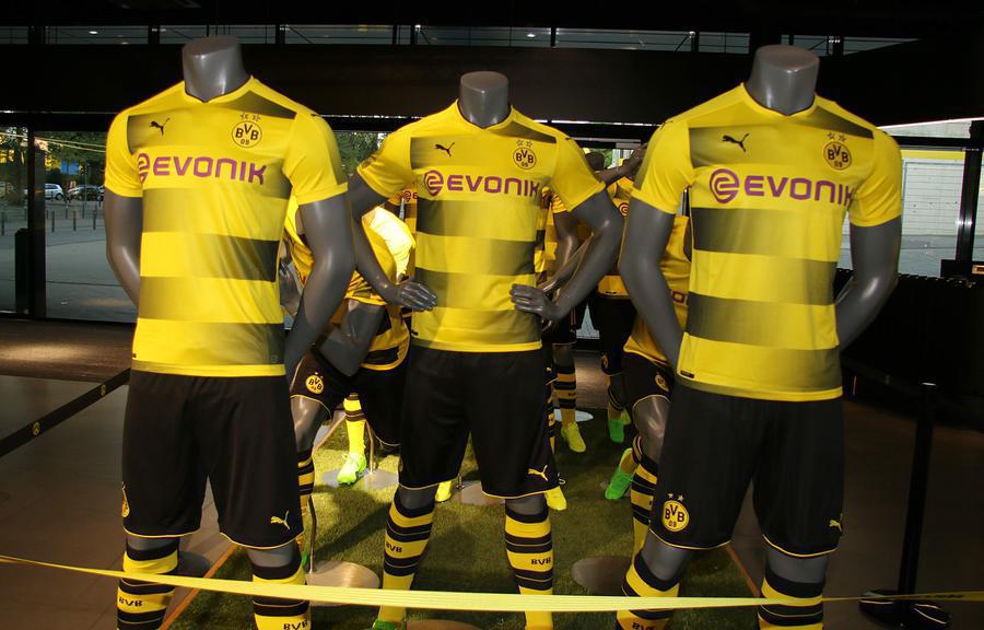 ZDortmundF7's tweet photo. Nueva temporada nuevos colores...Aupa @ZgzCity_F7 https://t.co/KLm4whA9pq