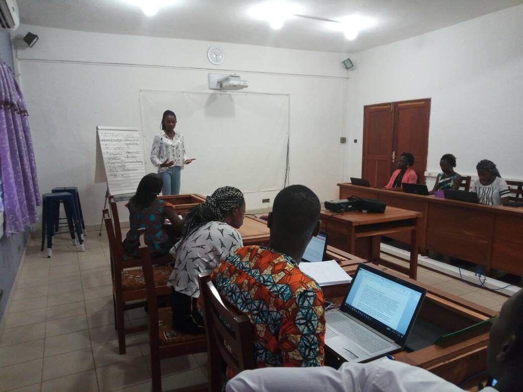stylineagbaz's tweet photo. J4 #FormationJASRPF #Bénin.@MylneFlicka 😍 avec nous pour astuces et partage d'expériences en blogging @EtriLabs @OSCPFAFRIQUE @IntraHealth https://t.co/an0fhlswZi
