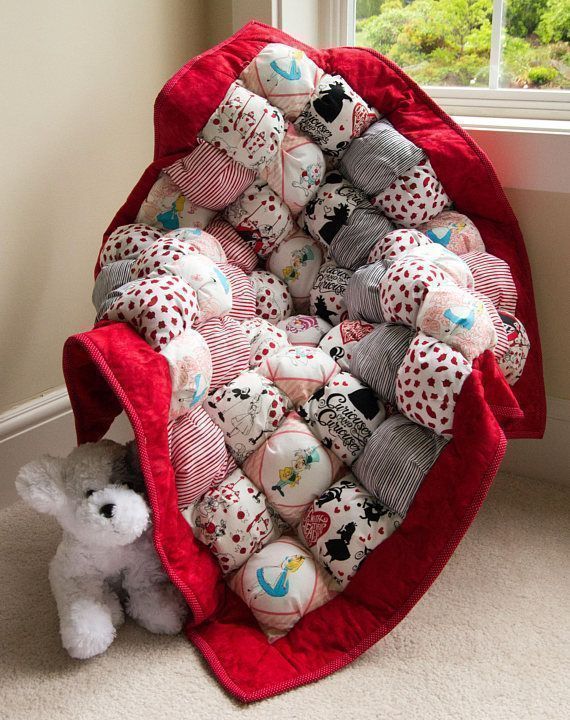 howarths63's tweet photo. #WOW! #AliceinWonderland #PuffQuilt #Baby #tummyTime #Quilt perfect #ShowerGift  #Newborn #Nursery #newMom #BabyGift https://t.co/ZIlQZRy8lc https://t.co/oR5LetVDMN