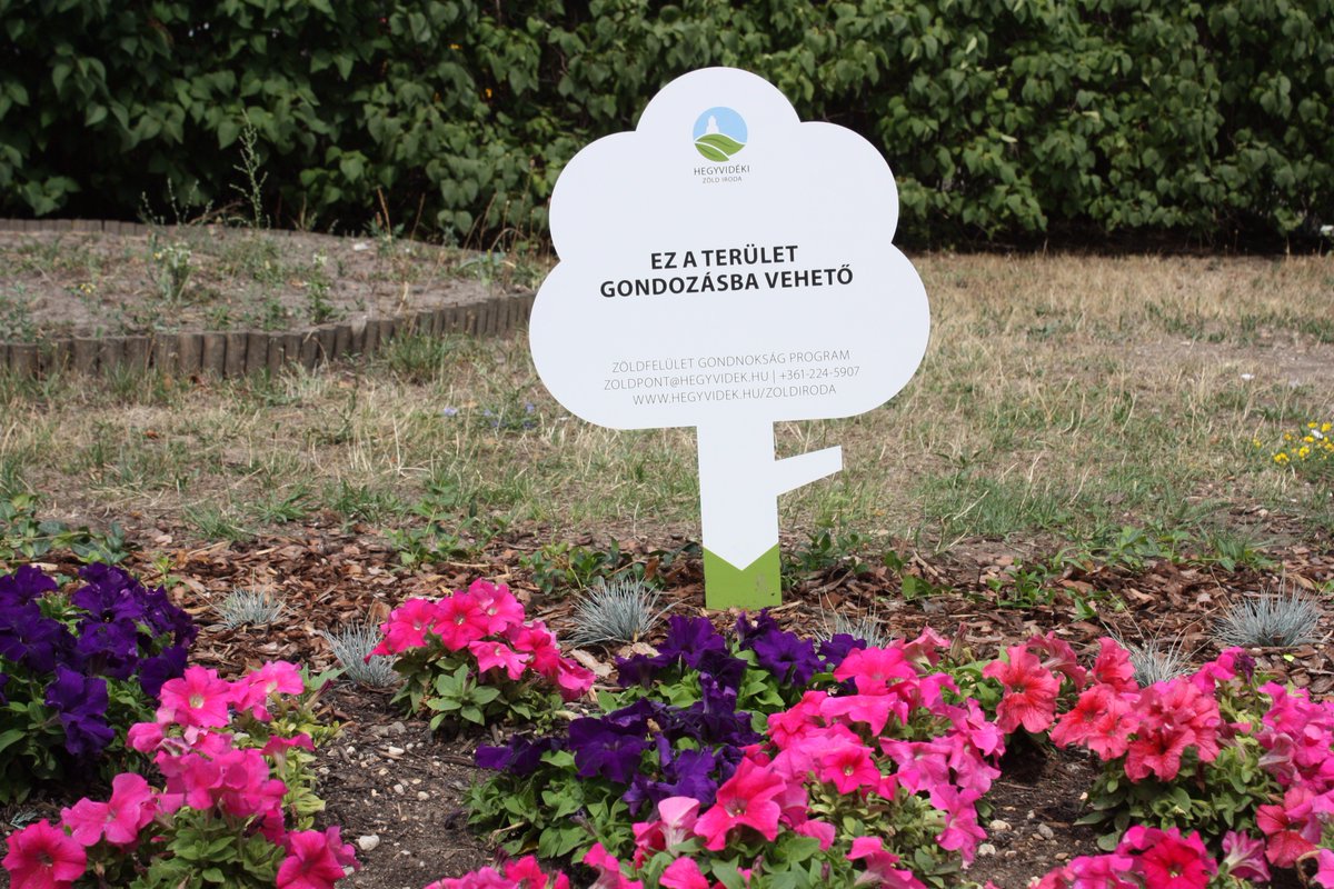 UgbBe's tweet photo. The information tables of Hegyvidék's stewardship programme has arrived and been installed across the district. #greenisgood #urbangreen https://t.co/ck0yfEv6TX