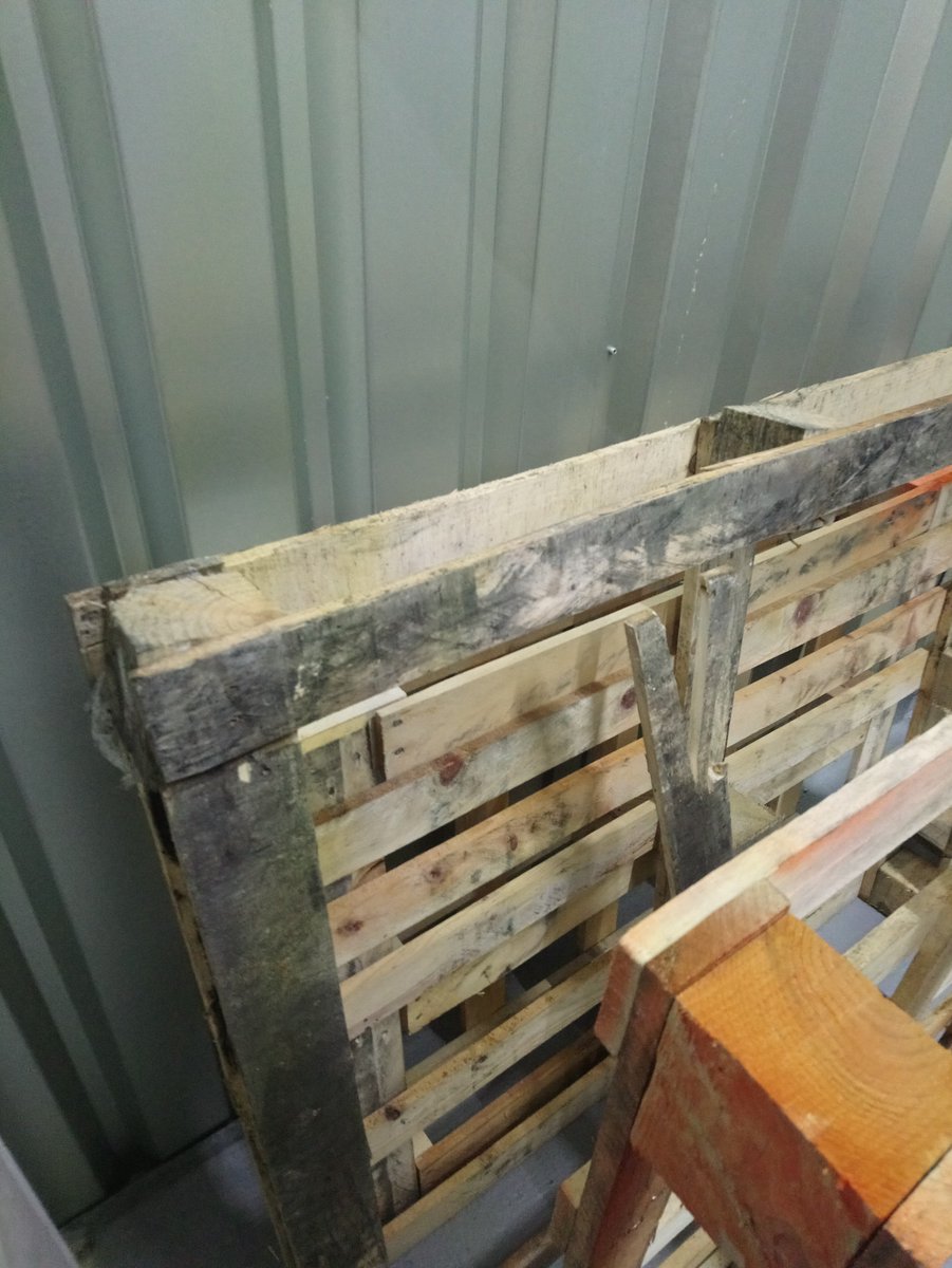 BognorStorage's tweet image. If you want them they are yours. Call the office on 01243 869600 for details. We need them gone ASAP!!!