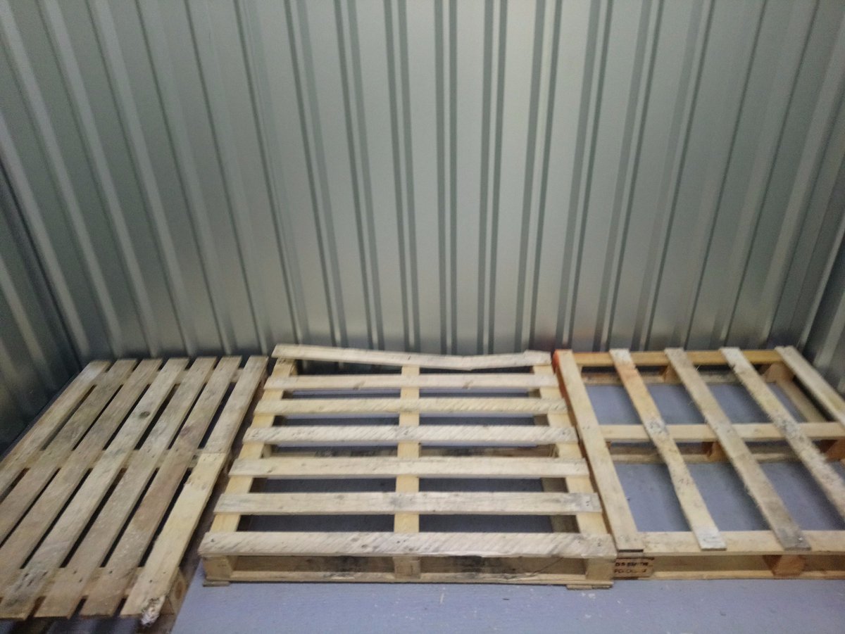 BognorStorage's tweet image. If you want them they are yours. Call the office on 01243 869600 for details. We need them gone ASAP!!!