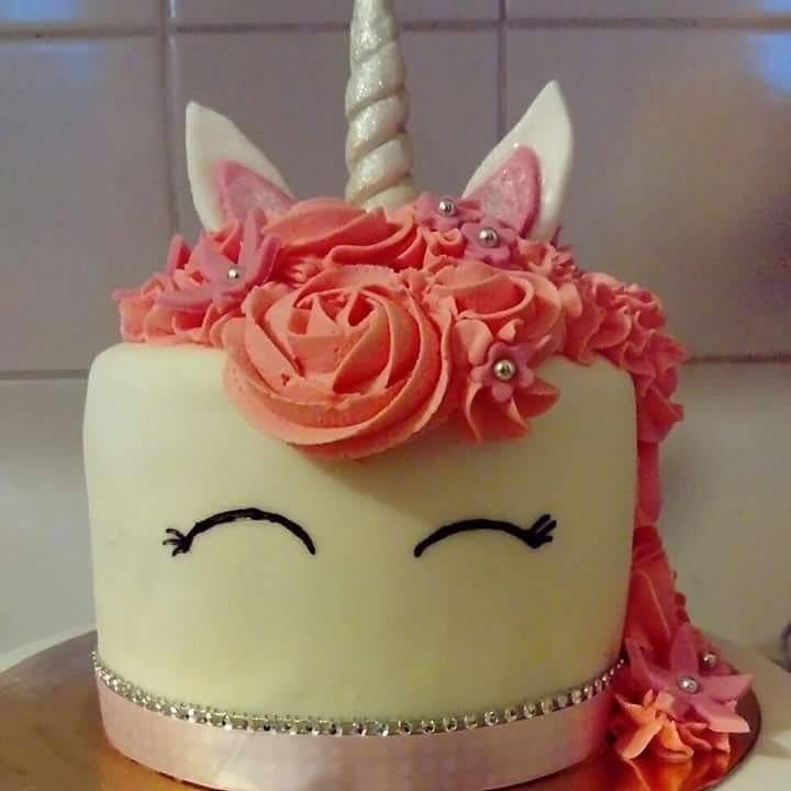 adelaides_cakes's tweet photo. @adelaides_cakes #adelaidescakes #unicorn 🦄 #glitter #sparkle #order #Hertfordshire #business #soletrader ❤ https://t.co/qjd8cHHE4k