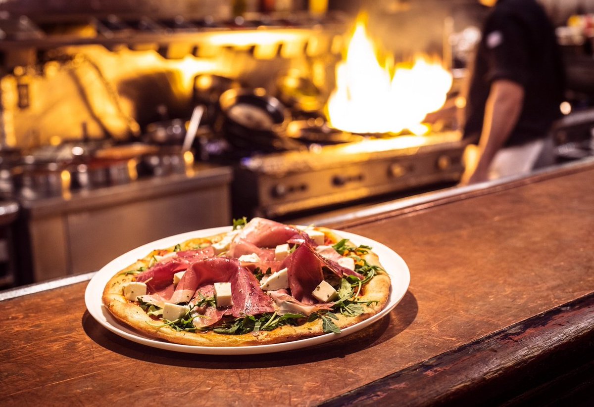 WiensteinGavino's tweet photo. Nous sommes tellement fiers de notre cuisine que nous l'avons rendue ouverte et visible. C'est là que se passe la magie. 🙌🇮🇹👌 https://t.co/kh0nfArGjB