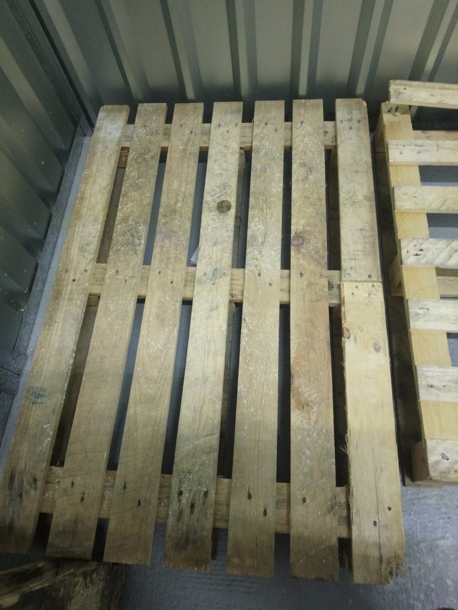 BognorStorage's tweet image. If you want them they are yours. Call the office on 01243 869600 for details. We need them gone ASAP!!!