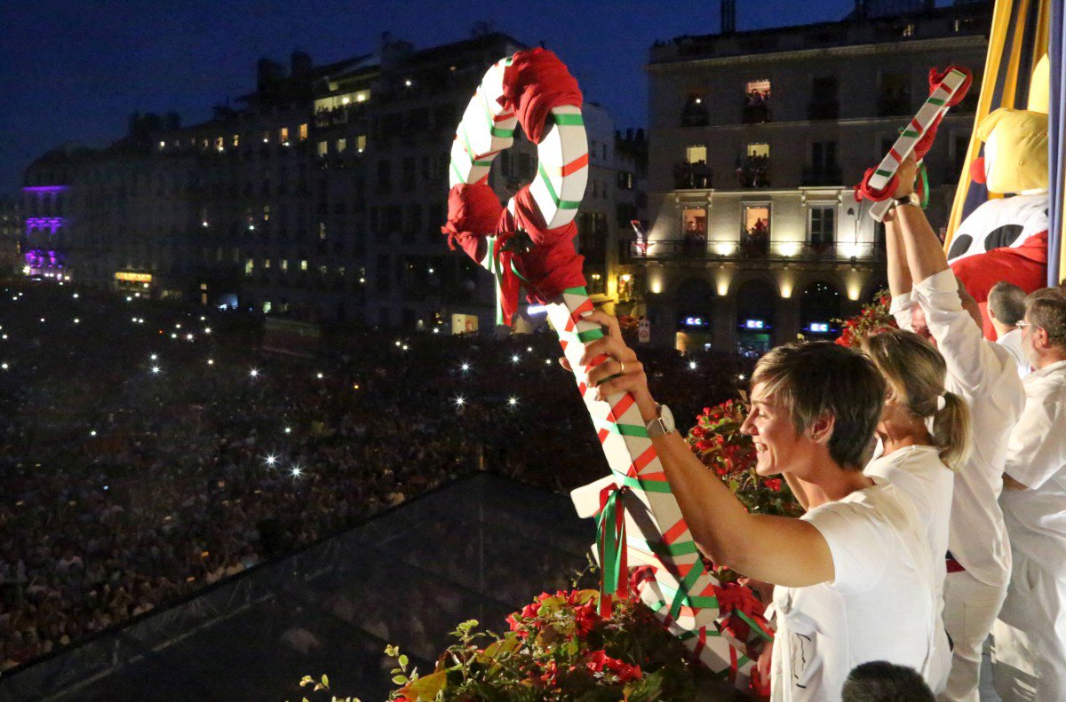 SO_Paysbasque's tweet photo. Fêtes de #Bayonne 2017 : la première soirée en images  #FDB2017 https://t.co/EjOlUA00ch https://t.co/AcSIOpsXTG
