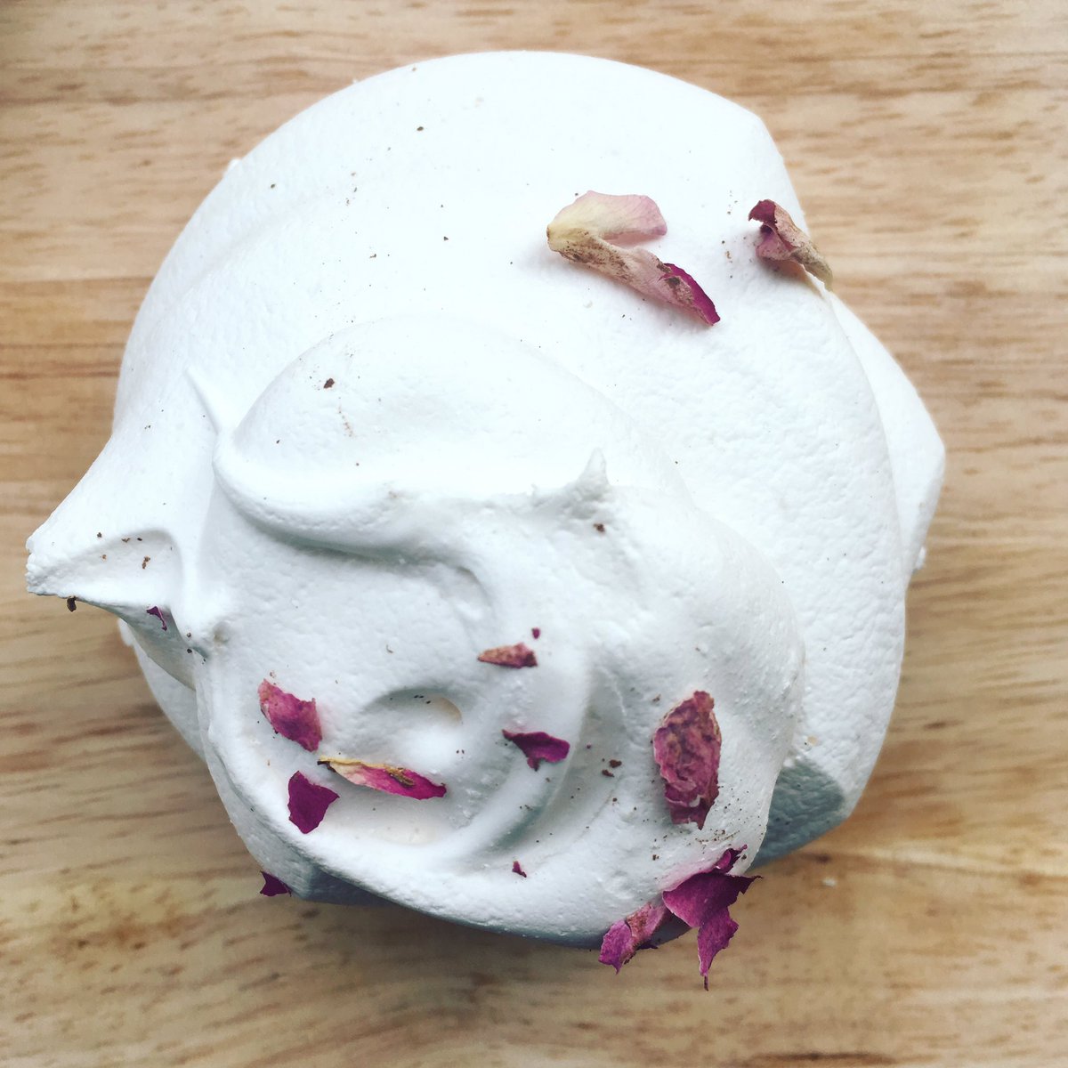 trovefoods's tweet photo. βοΈ meringues!!! βοΈ #trove #trovecafe #homemade #trovebakery https://t.co/z4Z7yG0SkF