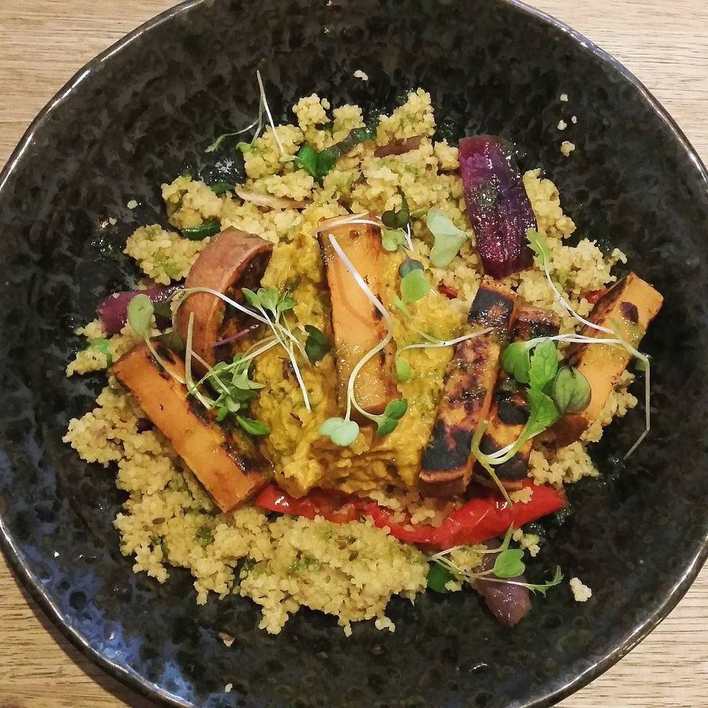gnomandeats's tweet photo. Winter couscous salad special with house made pumpkin hummus which was bomb 😋 really satisfying, great vibe about the place 😊
. . 
I hope e… https://t.co/kMLvF5pm5k