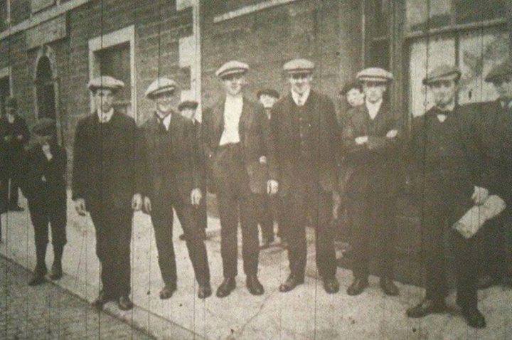 SKnight1921's tweet photo. James Wildman 11th Lancashire Fusiliers 25/10/1915 #SusannahKnight #WW1 #ChorleyMemorialAlbum II-213b Pics: apprentice Butcher; pub 1/8/1914 https://t.co/3uu67PjaR9