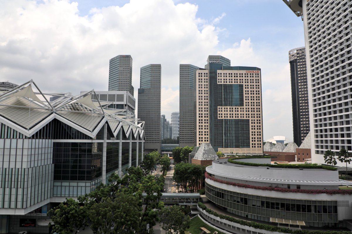 dizziredi's tweet photo. Liburan yg Sempurna, Belanja,Nonton Bola trus Kuliner... #myroomview #VisitSingapore #ICCSG #ICC2017 https://t.co/CtrHd2KKVV