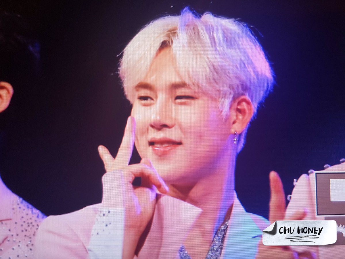 170727 밋앤그릿
대존잘오빠 외국 보내기 싫어요 ㅠㅠ
#주헌 #몬스타엑스 #JOOHEON #MONSTA_X <a href="/OfficialMonstaX/">몬스타엑스_MONSTA X</a>