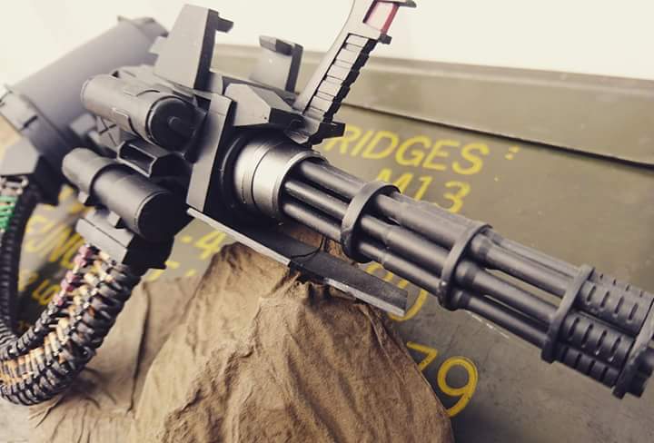 ট ইট র たいすけ ガトリングユニット使用例 それぞれに改造してあります 今回の販売は片手持ち仕様 ザクの使用例は両手持ち使用 今回販売はいたしません なお ガトリングユニットの販売は今回で最後になります よろしくお願いします La