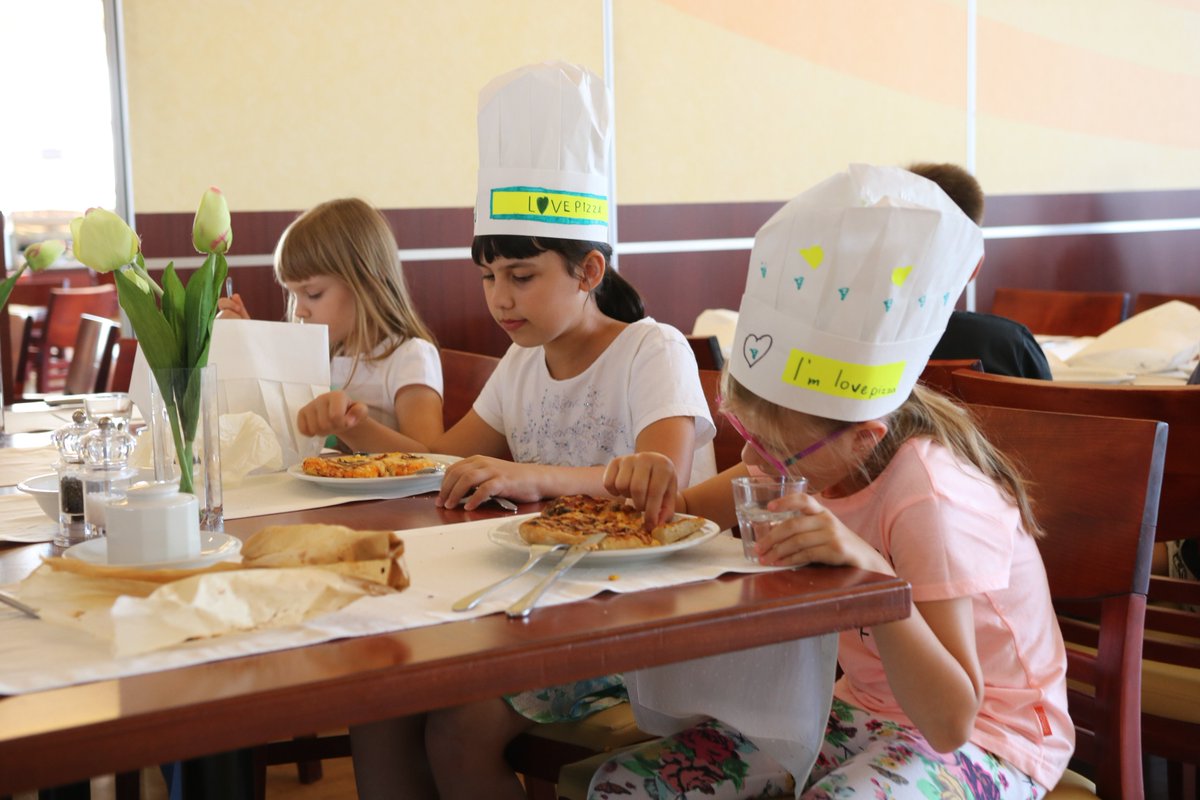 Hotel_Unitral's tweet photo. Dziś o 15:00 zapraszamy wszystkie dzieci na warsztaty kulinarne z naszym managerem gastronomii! #gotowanie #warsztaty #HotelUnitral https://t.co/wKmYEGCsci