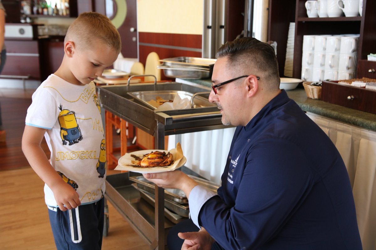 Hotel_Unitral's tweet photo. Dziś o 15:00 zapraszamy wszystkie dzieci na warsztaty kulinarne z naszym managerem gastronomii! #gotowanie #warsztaty #HotelUnitral https://t.co/wKmYEGCsci