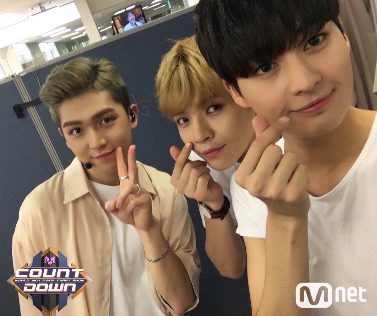 MnetMcountdown's tweet photo. 활동 시작한 지 얼마 안된 것 같은데 벌써 막방이라니 ㅠㅠ 막방이라니 ㅠㅠ 오늘 저녁 6시! #엠카운트다운 에서  #업텐션~이 여러분에게 뜨거운 안녕 무대를 선보입니다! 이따 꼭 와 주실거죠? https://t.co/5laIHUNj3a