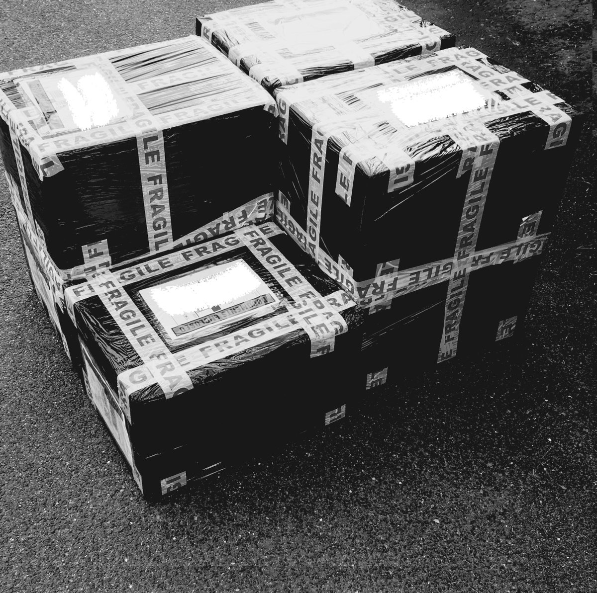 andyh_gb's tweet photo. Busy morning packing today's shipments, more tape required. #cloudcase #4G #packaging https://t.co/CRvfIjY7bM