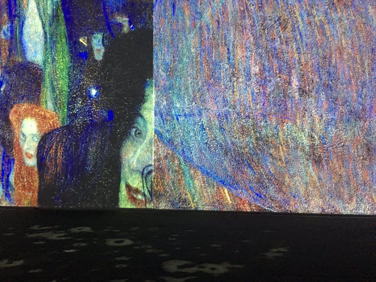 LaSambruna's tweet photo. Comunque la #KlimtExperience al #Mudec di Milano è molto bella. Fateci un salto, prima o dopo le vacanze. Merita 😎 https://t.co/AXlqNOh3YR