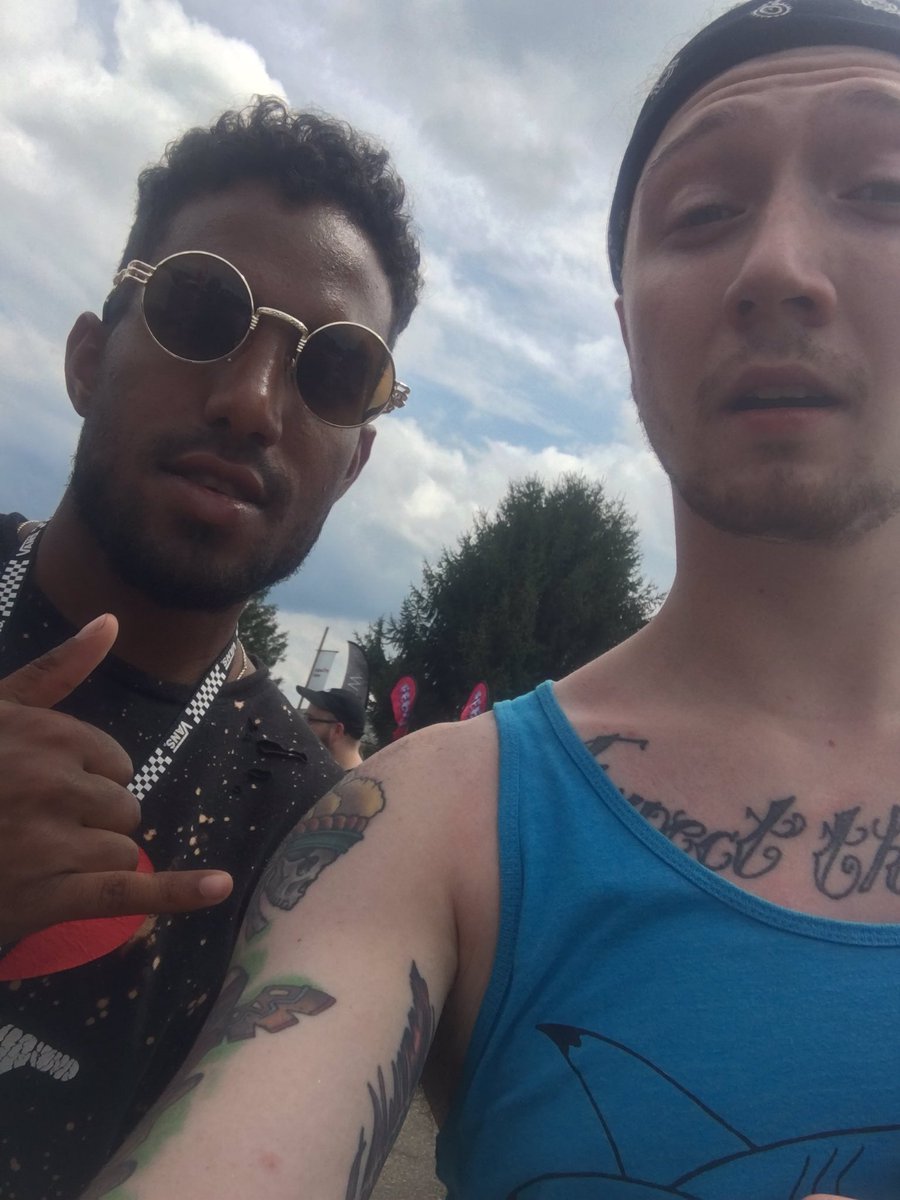 TheRealKooter's tweet photo. @OnlyFuturistic is that dude #WTF #WayToEasy #TheGreatest #WarpedTour https://t.co/yjsQBezNDB