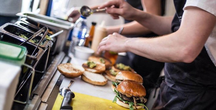 yorksfoodguide's tweet image. Don't miss the next celebration of #streetfood and live entertainment in Trinity Square Hull bit.ly/2nGGGea @HullBID @VHEY_UK