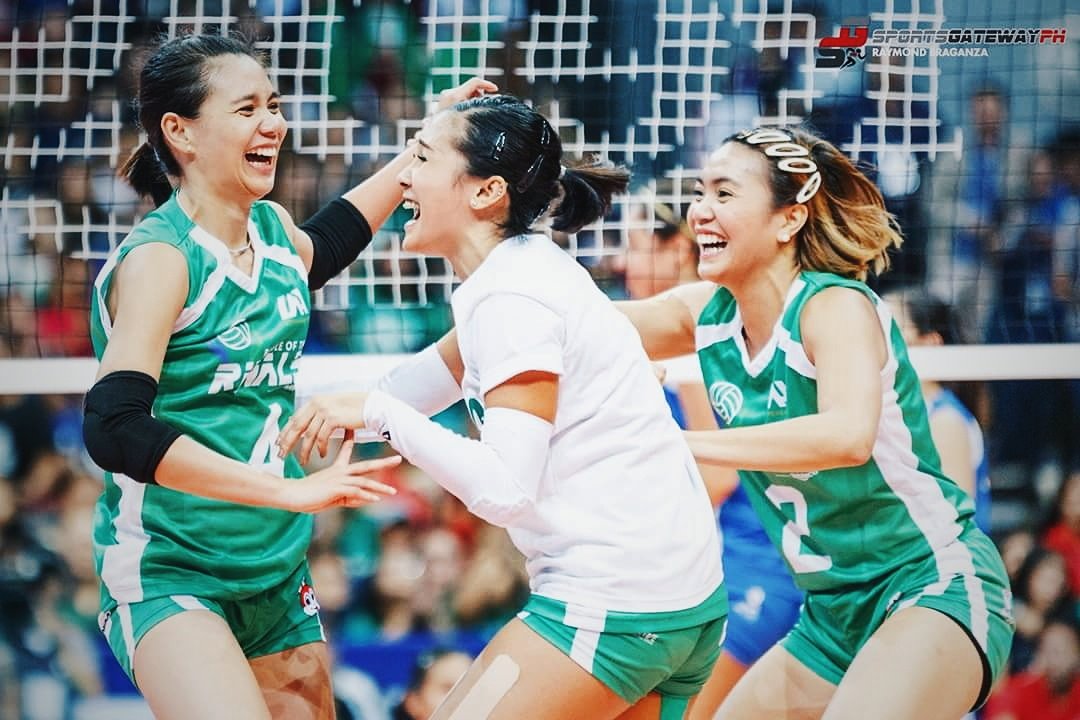 This photo is reliving UAAP season' 73. 💚
📷: <a href="/rvbraganza/">Raymond Braganza</a>
#BattleoftheRivals
#REBISCOxBOTR 
#FitNRightActive #RehydrateReduce