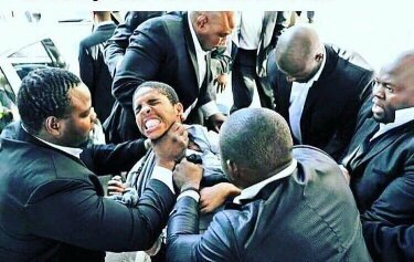 kelebz007's tweet image. Uj students wen Gordan &amp;amp; Mncebisi Jonas tried to tell dem abt SA struggle bein colorless nd deny #WMC  #UJLecture