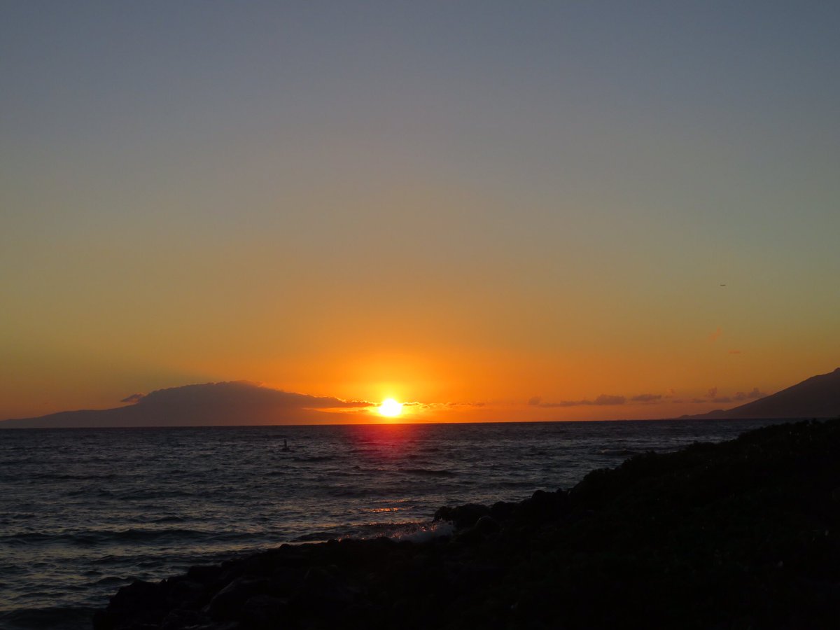 Teaqueen180's tweet photo. Another pretty #sunset in #Kihei #Maui tonight #Kam2 #KamaoleBeach #hawaii #nature https://t.co/m9RMX17W9N