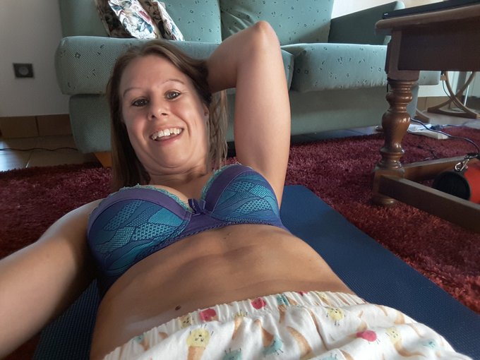 Abbs starting to smile through #fitness  - hurts though 😂 https://t.co/Xkwutm2lPe<a href="/tag/fitness"class="tags">#fitness</a>