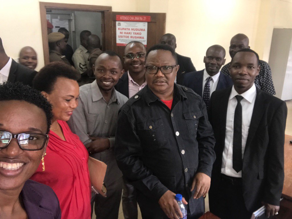 halimamdee's tweet photo. Yuko HURU ...mapambano yanaendelea! https://t.co/E1l27SkpMw