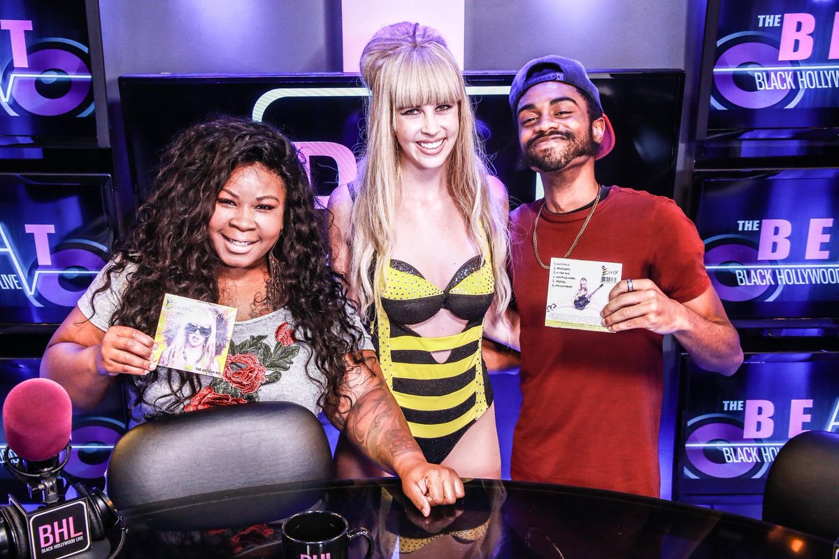 BHLTheBeat's tweet photo. #QueenWink #Binx
#MistrCarter #BHLTheBeat
#TheAfricanBee #🐝 https://t.co/rDVV6zxoh3