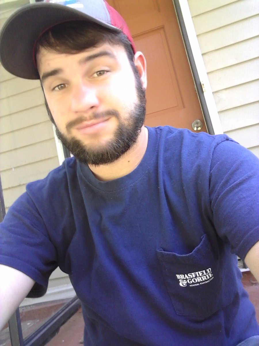 AtchBrad's tweet photo. Just because I haven't posted a selfie in a while.. I can't wait to have my beard back prebeard sucks https://t.co/2QqeWfncg5