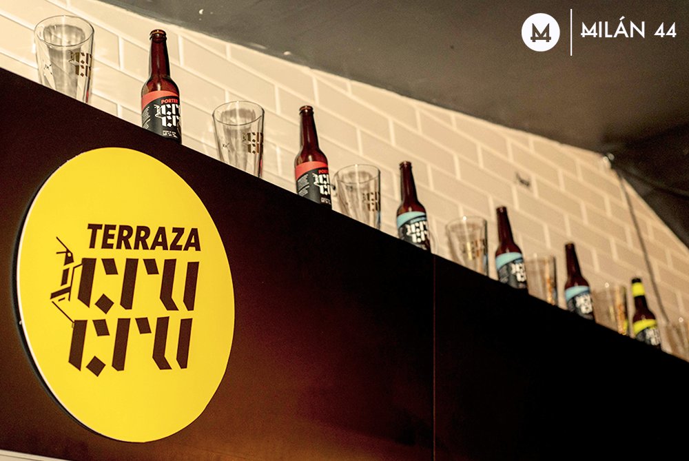 Llegó la noche a la #TerrazaCruCru. Solo falta que llegués tú. 🍻🍻🍻