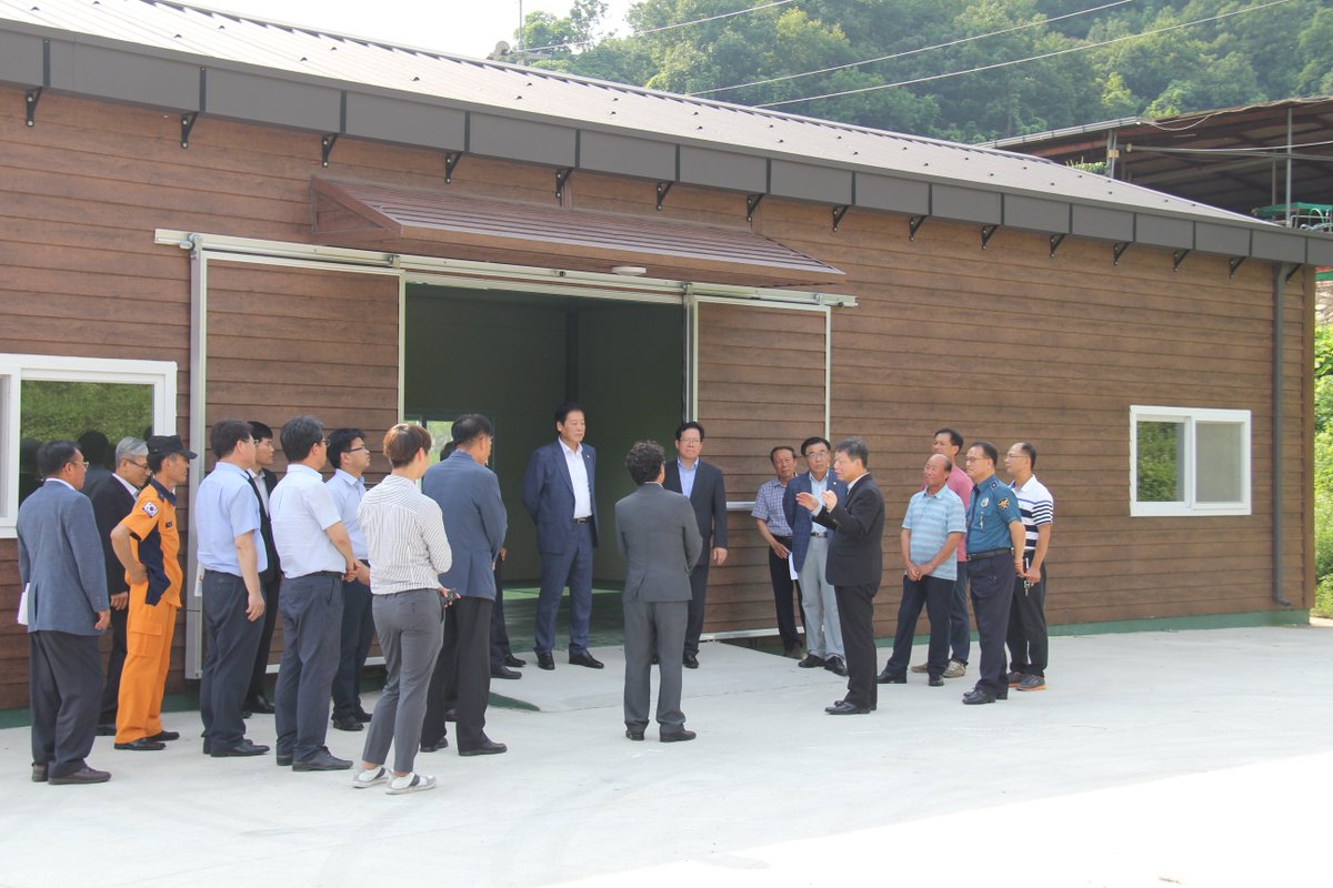 우재봉 경북소방본부장님께서 21일 김천소방서(서장 백남명)를 방문해 주요 현안업무를 보고 받고, 현장 확인 및 주민의 의견을 수렴하는 자리를 가졌습니다.