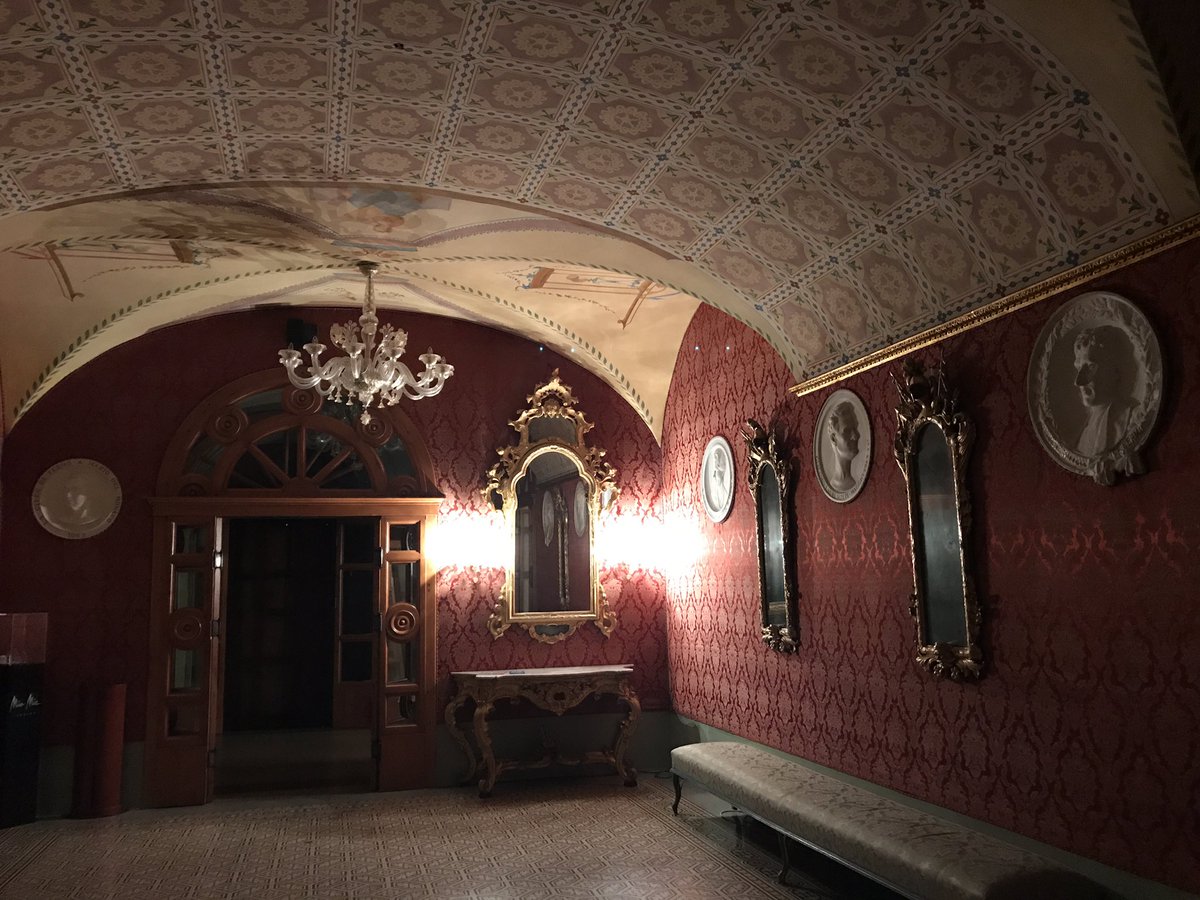 Musei_di_Fermo's tweet photo. Che atmosfera si respira in un #teatro chiuso in una visita solo per te? Venite a scoprirlo a #Fermo > info 0734217140 #sistemamuseo https://t.co/UGr5R7QDSH