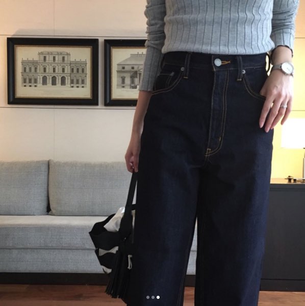 azul_by_moussy's tweet photo. 【本日7/27 18:00開始‼️】
イロチ買いする人続出⁈
幻のハイウエストワイドデニム(OWカラー)がWEB先行予約開始👖✨
instagram📷@ maico0327
https://t.co/kQBcjGgsQT
#AZULBYMOUSSY
#AREDENIM https://t.co/VZ1PqOUD9F