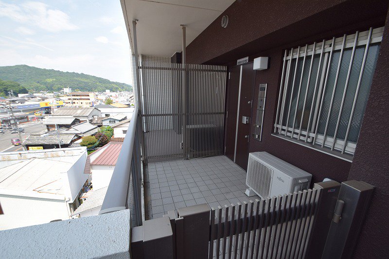 アーキ不動産 中古マンション情報 皆様こんにちは 中区円山マンションのご紹介です 売りはなんといっても角部屋というポイント ポーチがあったり 3方向窓があり風通しが良かったり 回りに大きな建物がないので景色が良かったり 岡山 中古 アーキ不動産 中古マンション情報 皆様こんにちは 中区円山マンションのご紹介です 売りはなんといっても角部屋というポイント ポーチがあったり 3方向窓があり風通しが良かったり 回りに大きな建物がないので景色が良かったり 岡山 中古