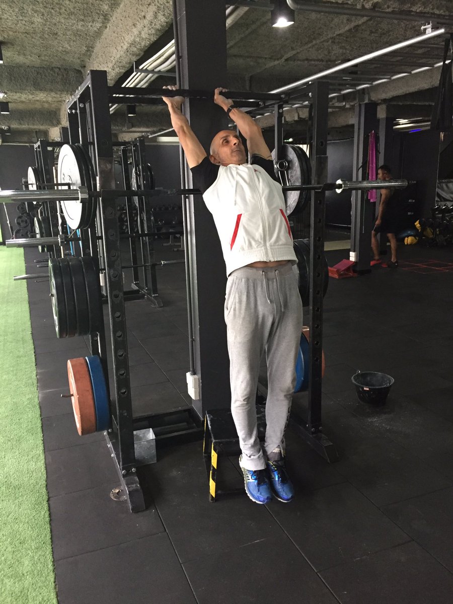 youwillPEAK's tweet photo. The #jamalyounis hang! Great pre chin up prep....or is it placebo?
Anyway thanks coach from #aspiregym https://t.co/OqgWEZ9Q23