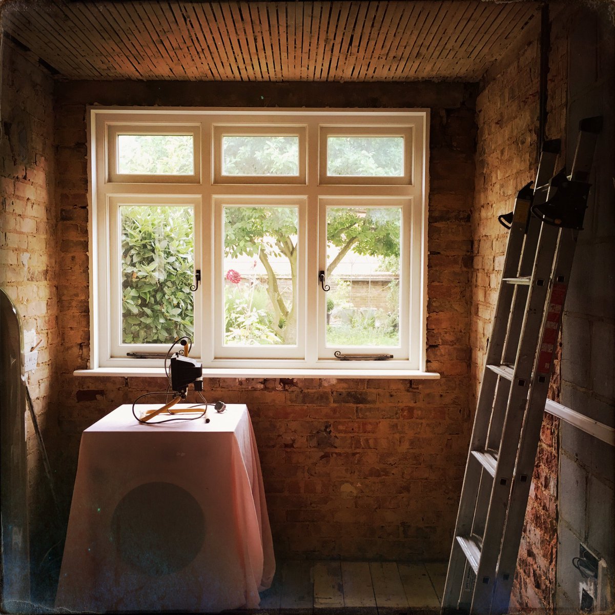 CastlesonGround's tweet photo. Current kitchen. There is only so much toast one can possibly eat. #renovation #toomuchtoast #tunbridgewells https://t.co/QC4OCqKfoI