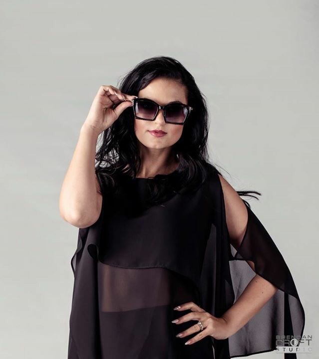 DuJurandi's tweet photo. Addicted to black with my @brentoni sunnies and outfit from @ContempoRetail 😎 @TammyTaylorSA @MrsSAPageant #mrssacontempo #mrssabrentoni https://t.co/nrlhDNzs1Z