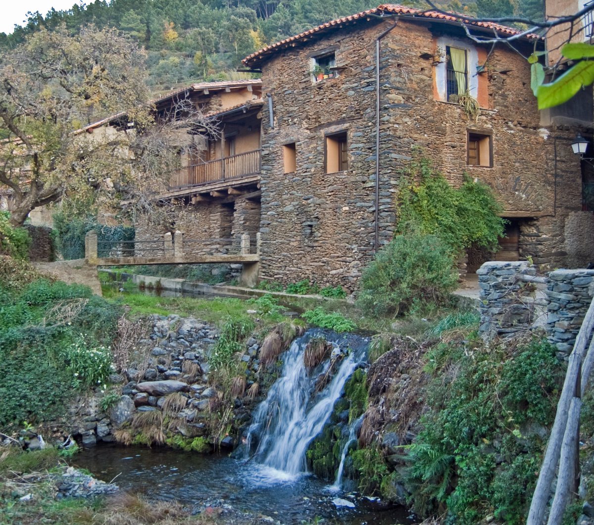 Turismo_DipCC's tweet photo. Pueblos con mucho encanto en el #ParqueCultural #SierradeGata al norte de #ProvinciadeCáceres para disfrutar de 1 @escapadarural #enfamilia https://t.co/YiuAL71NZk