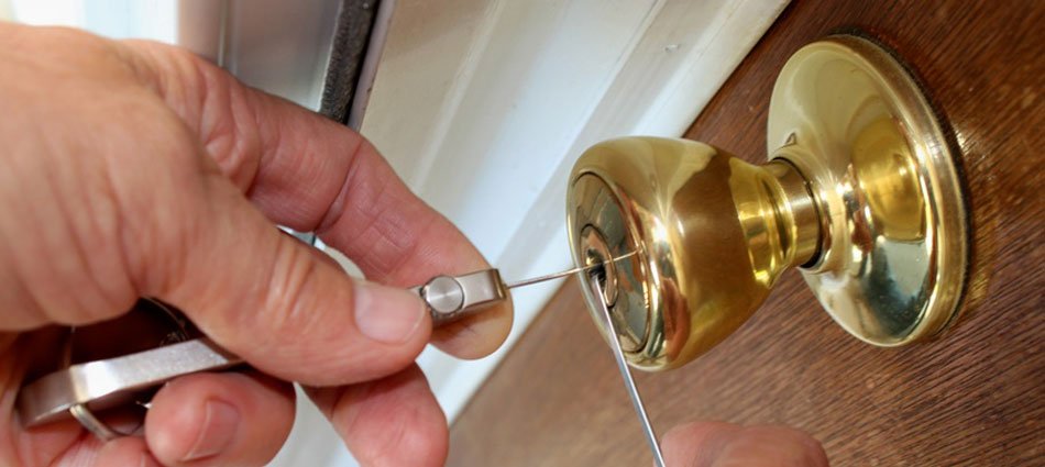 GenuineLock's tweet image. Read on the benefits of licensed locksmiths
#Locksmiths 
bit.ly/2v1mLuD