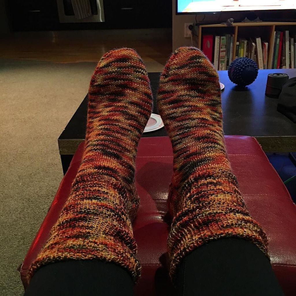 gingagma's tweet photo. Love my #handmade socks... #myworkmatesmumrocks #knittedsocks #orangegoodness #preparingforoutwardbound #nzwool #w⦠https://t.co/qXf3n3zywT https://t.co/kbYKumf40T