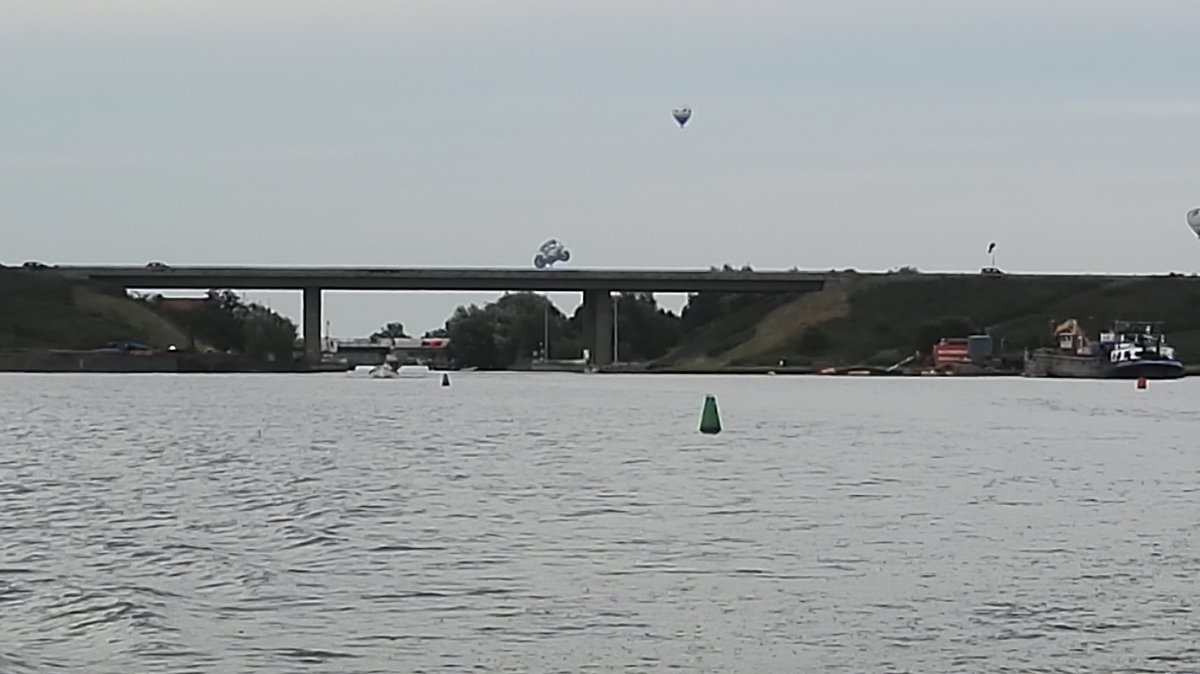 bbosmaa's tweet photo. Wheely op brug Langweerder Wielen!! https://t.co/WeidUqj29Z