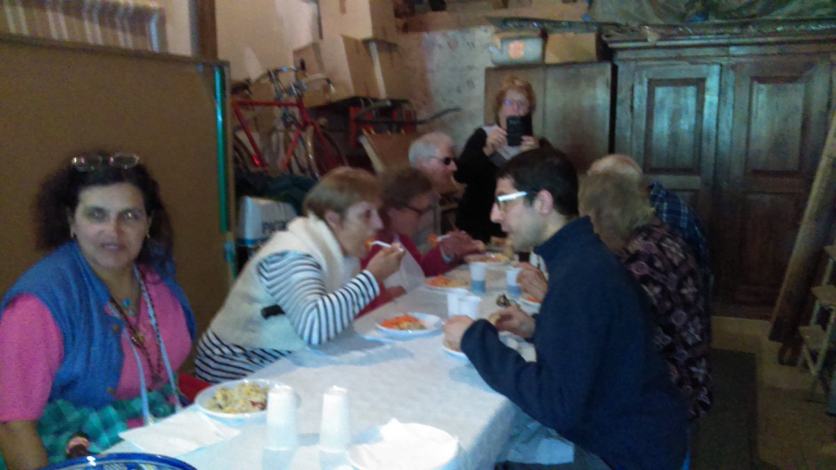 apf_88's tweet photo. MERCI aux référents du groupe APF de St-Dié pour ce BBQ! 37 personnes réunies malgré le mauvais temps! Envie de venir au groupe? 0329291061 https://t.co/aphRZz3yXZ