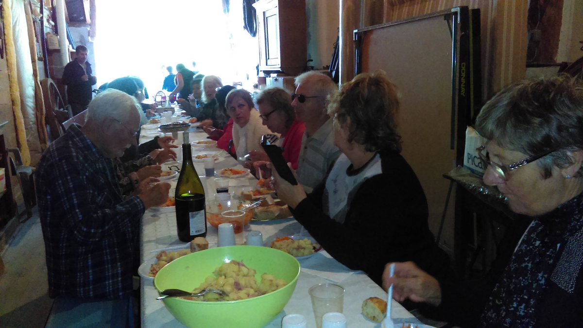 apf_88's tweet photo. MERCI aux référents du groupe APF de St-Dié pour ce BBQ! 37 personnes réunies malgré le mauvais temps! Envie de venir au groupe? 0329291061 https://t.co/aphRZz3yXZ