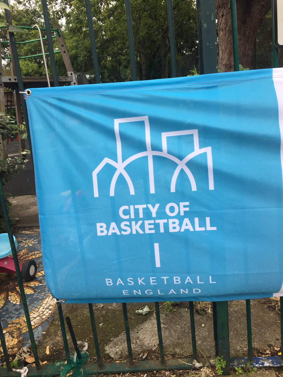 PAPAsParkSW9's tweet photo. #basketballEngland have donated balls 🏀 for us for people to use our court. Please ask at the cafe to borrow one #free #brixton #basketball https://t.co/tUR5TiqC6V